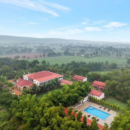 Hotel Sterling Banashree Badami Zewnętrze zdjęcie