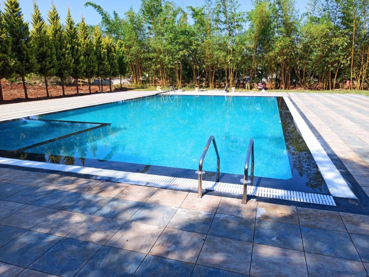 Hotel Sterling Banashree Badami Zewnętrze zdjęcie