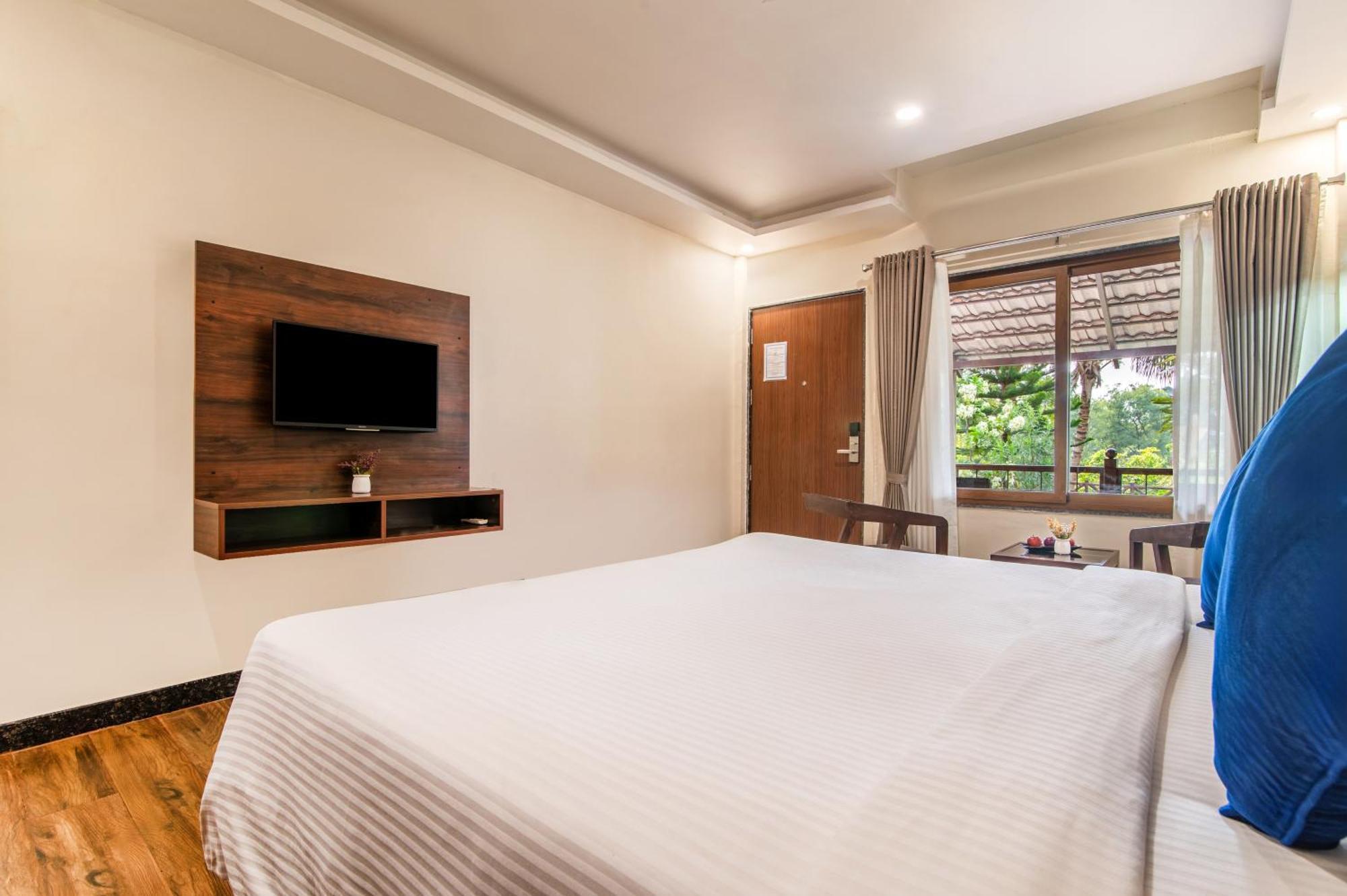 Hotel Sterling Banashree Badami Zewnętrze zdjęcie